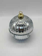 Load image into Gallery viewer, Christmas Bauble Limited Edition Candle