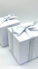 Load image into Gallery viewer, White Tea & Mint Signature Candle
