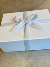 Load image into Gallery viewer, Bespoke Luxury Gift Set Candle and Room Mist