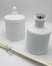 Load image into Gallery viewer, Matt White Geometric Gift Set
