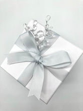 Load image into Gallery viewer, Snowberry &amp; Mistletoe Limited Edition Candle
