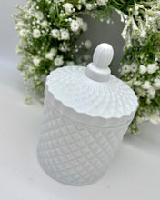 Load image into Gallery viewer, Snowberry &amp; Mistletoe Limited Edition Candle
