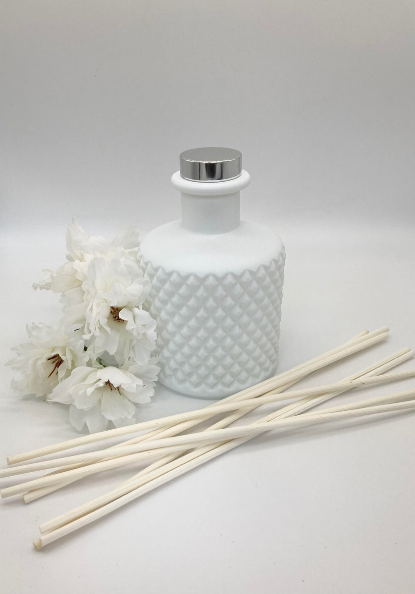Luxury Matt White Geometric Diffuser – thesilvercandlecompany